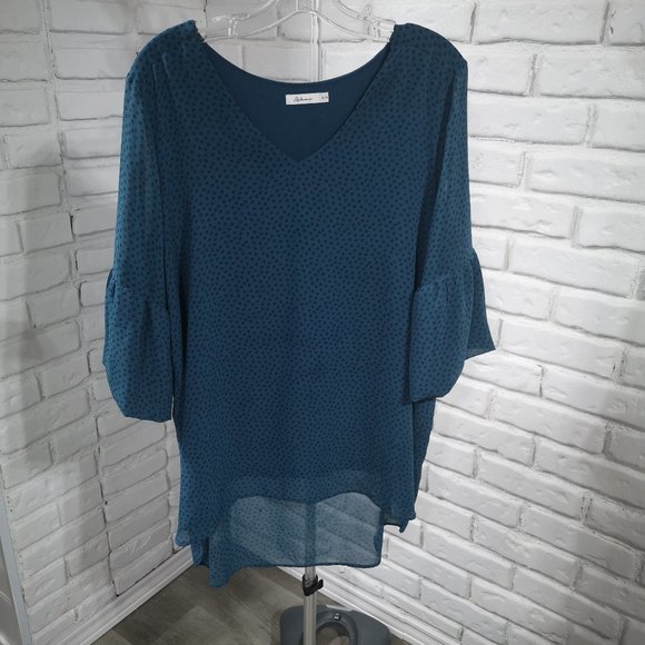 Reitmans Ladies Green with  3/4 Bell Sleeves Straight Fit Size XL Tunic / Blouse - Picture 1 of 10